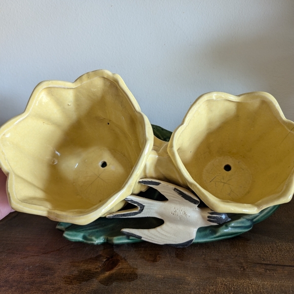Vintage McCoy Ceramic Double Planter Yellow Tulips and Swallow Midcentury - Picture 6 of 12